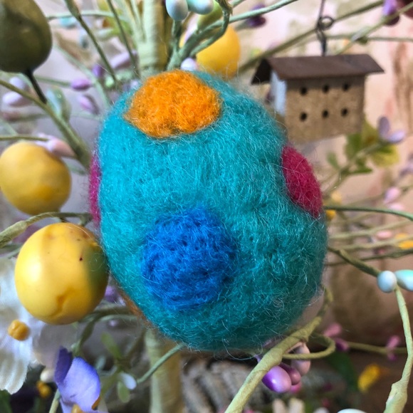 Handmade needle felted Easter egg polka dots spring collectable decoration - Picture 6 of 8